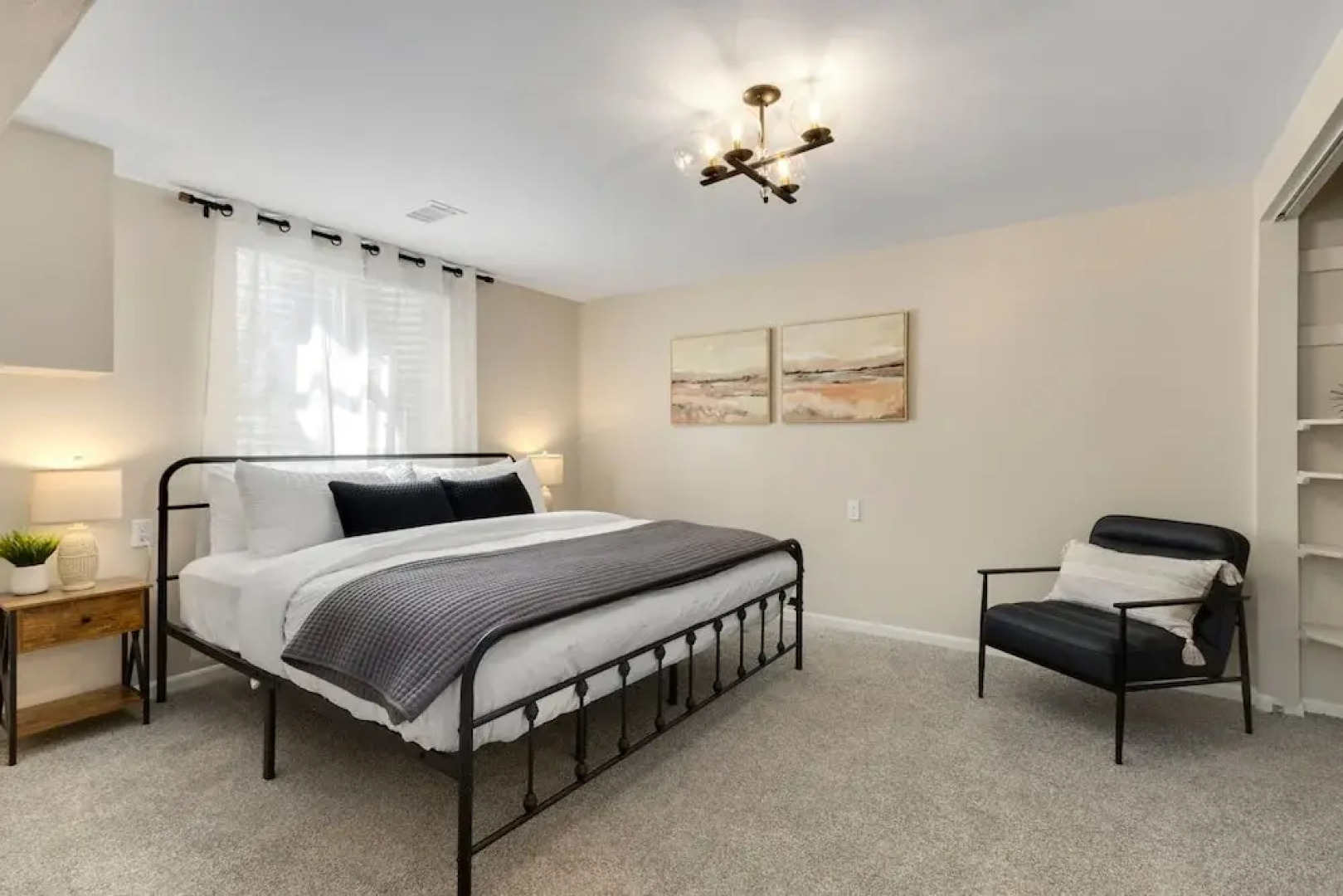 Downtown Windsor Home With Hot Tub & Pool Table