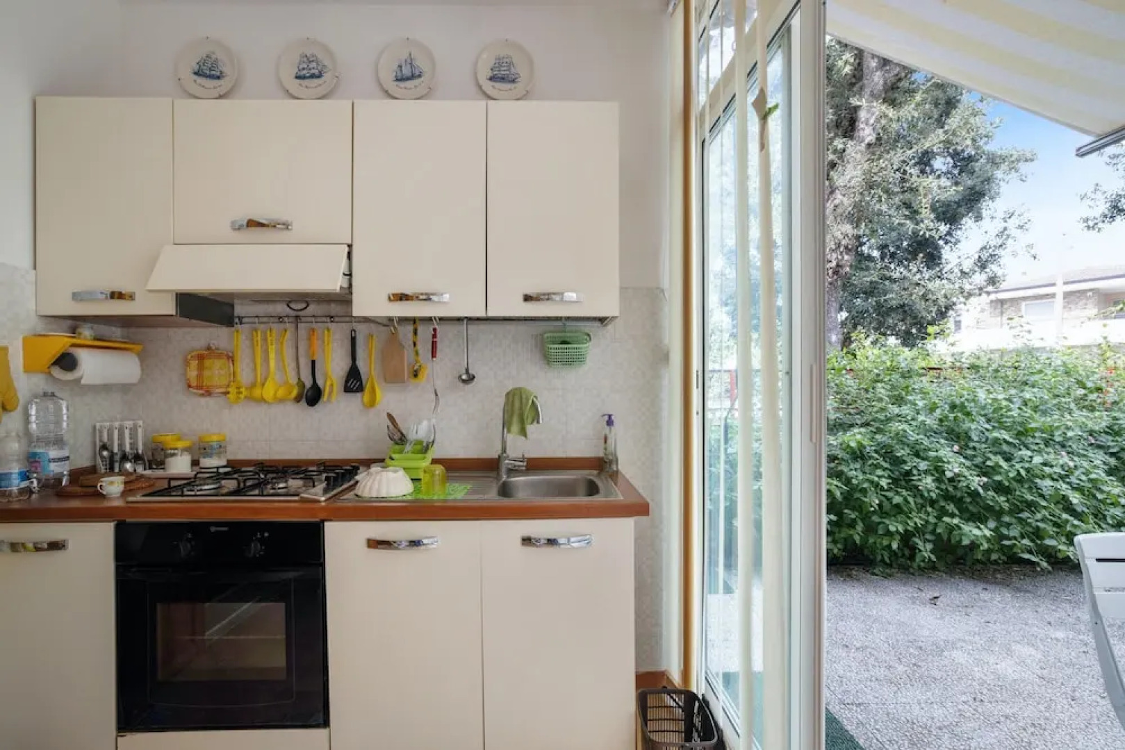 House with 3 Bedrooms in Sabaudia, with Wonderful Lake View And Enclosed Garden - 800 M From the Beach