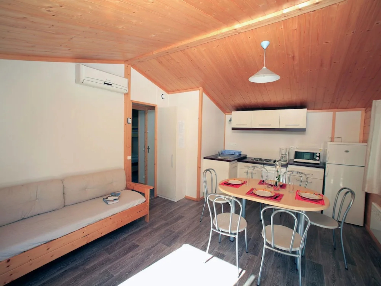 Comfortable Chalet With a Porch Near the Atlantic Coast