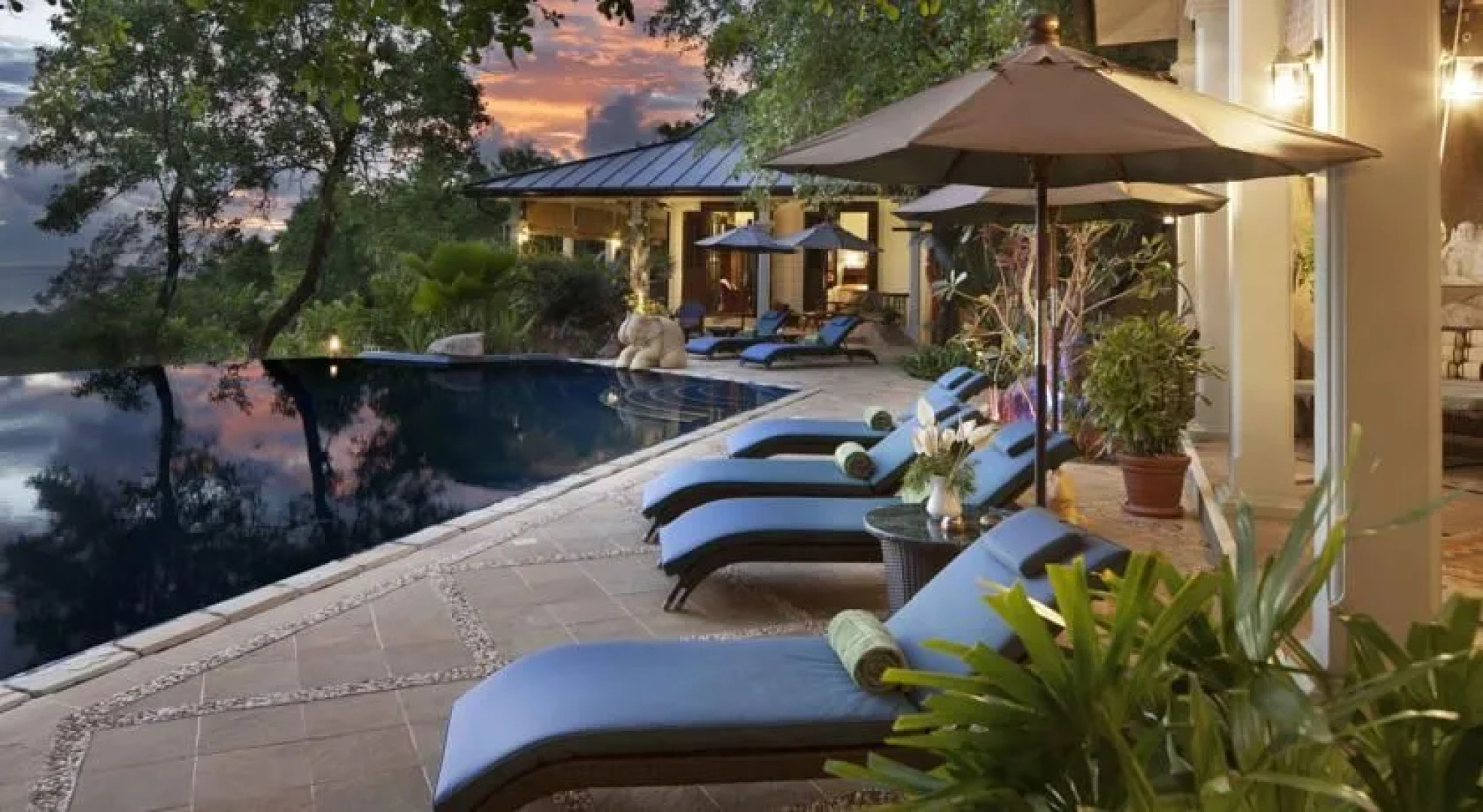 Residence on the Rocks