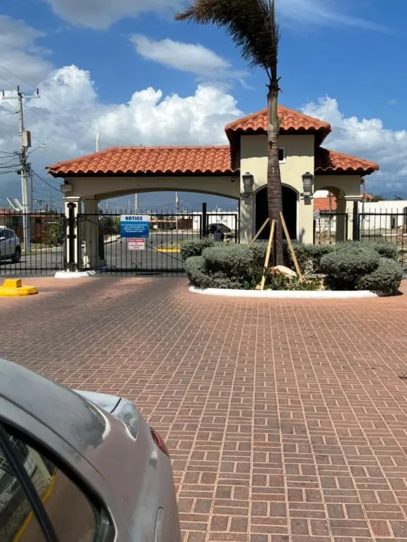 Large Luxurious Beach Front 1 Bedroom at Bayfront Villa