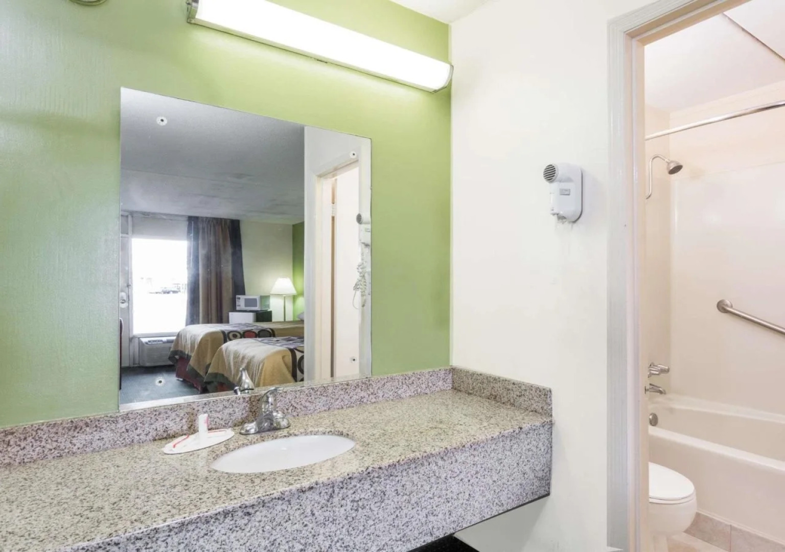 Super 8 By Wyndham Tifton