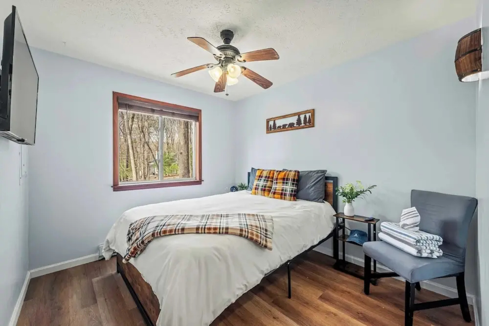 Stylish Renovated Home Open Layout, Coffee Bar + Near Hiking & Waterfalls