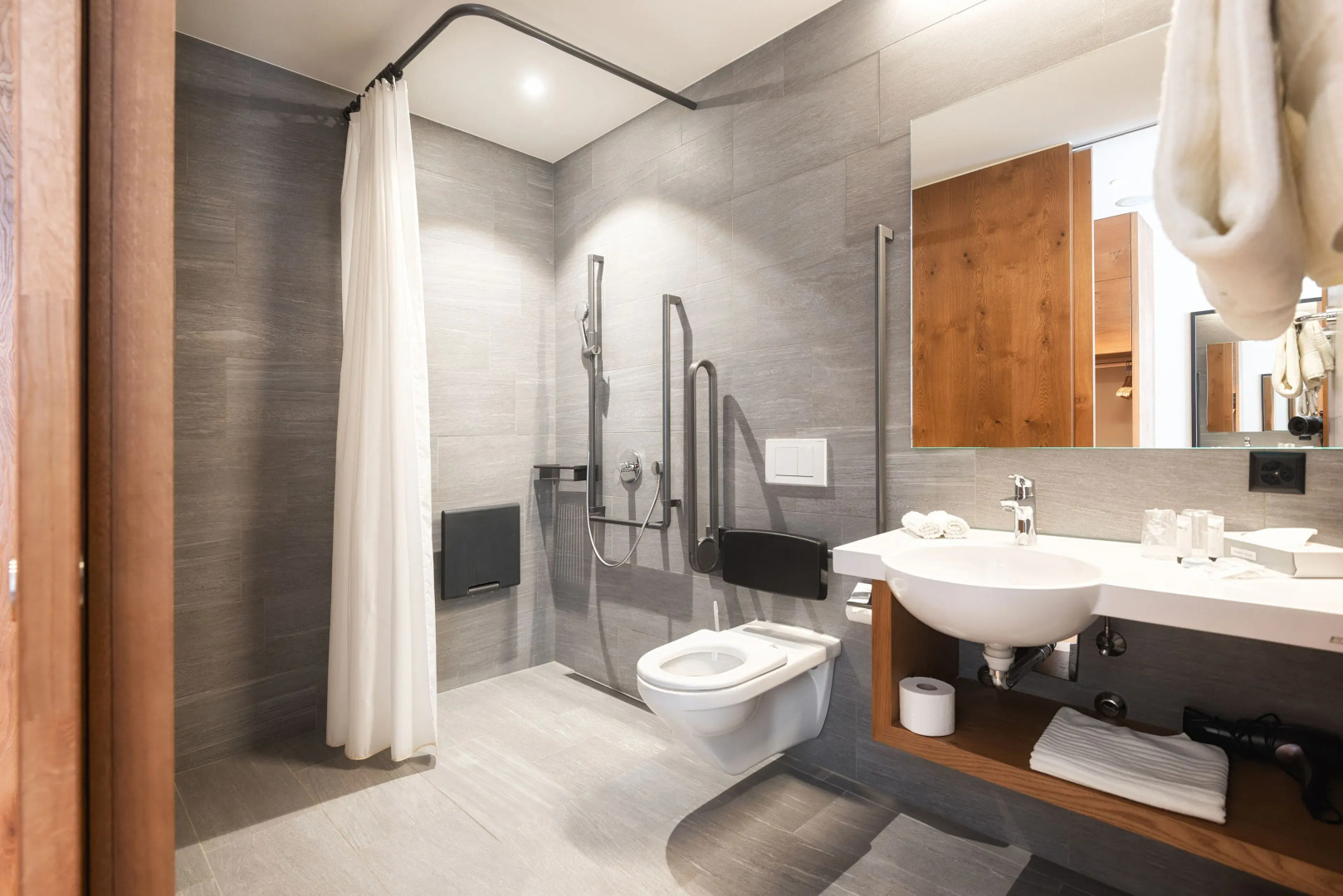 Hotel one66 (free parking garage)