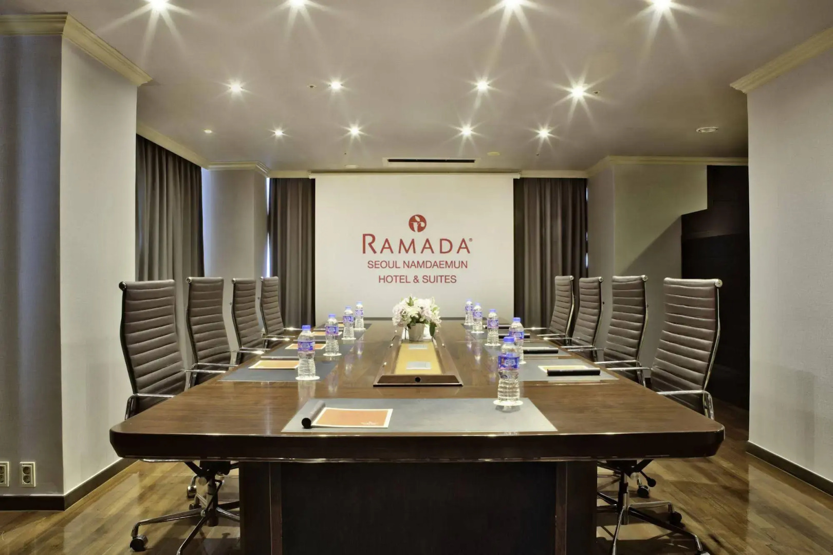 Ramada Hotels & Suites Seoul Namdaemun