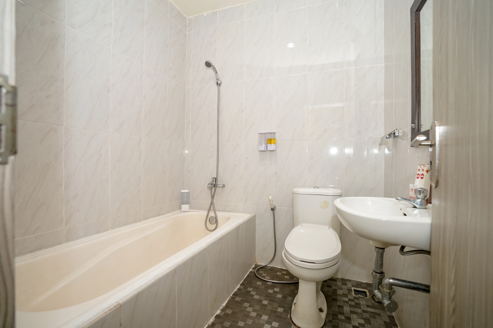 OYO 736 Hotel Best Skip