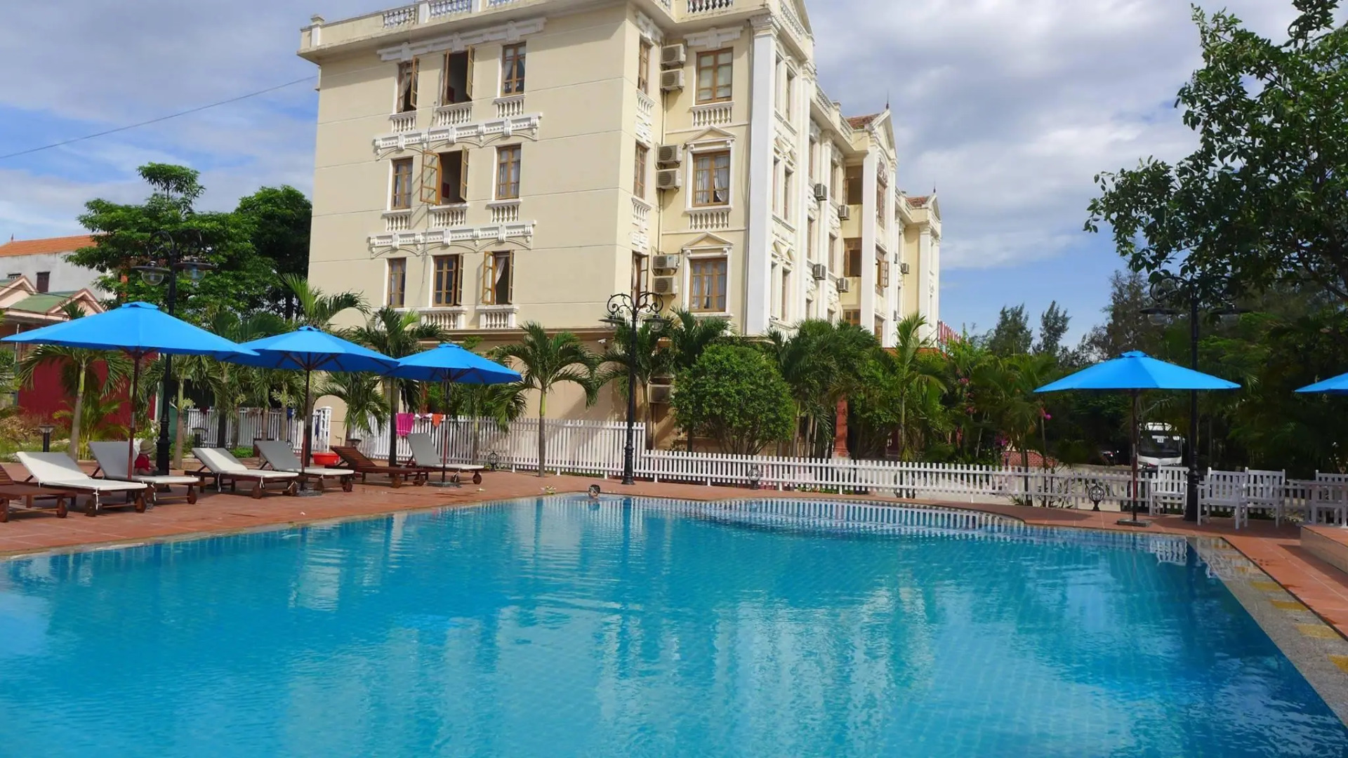 Ban Mai Quang Binh Hotel