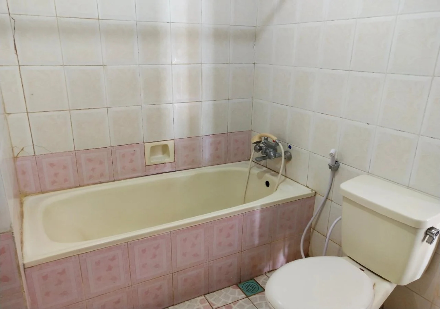 BUKIT KENARI Hotel & Restaurant