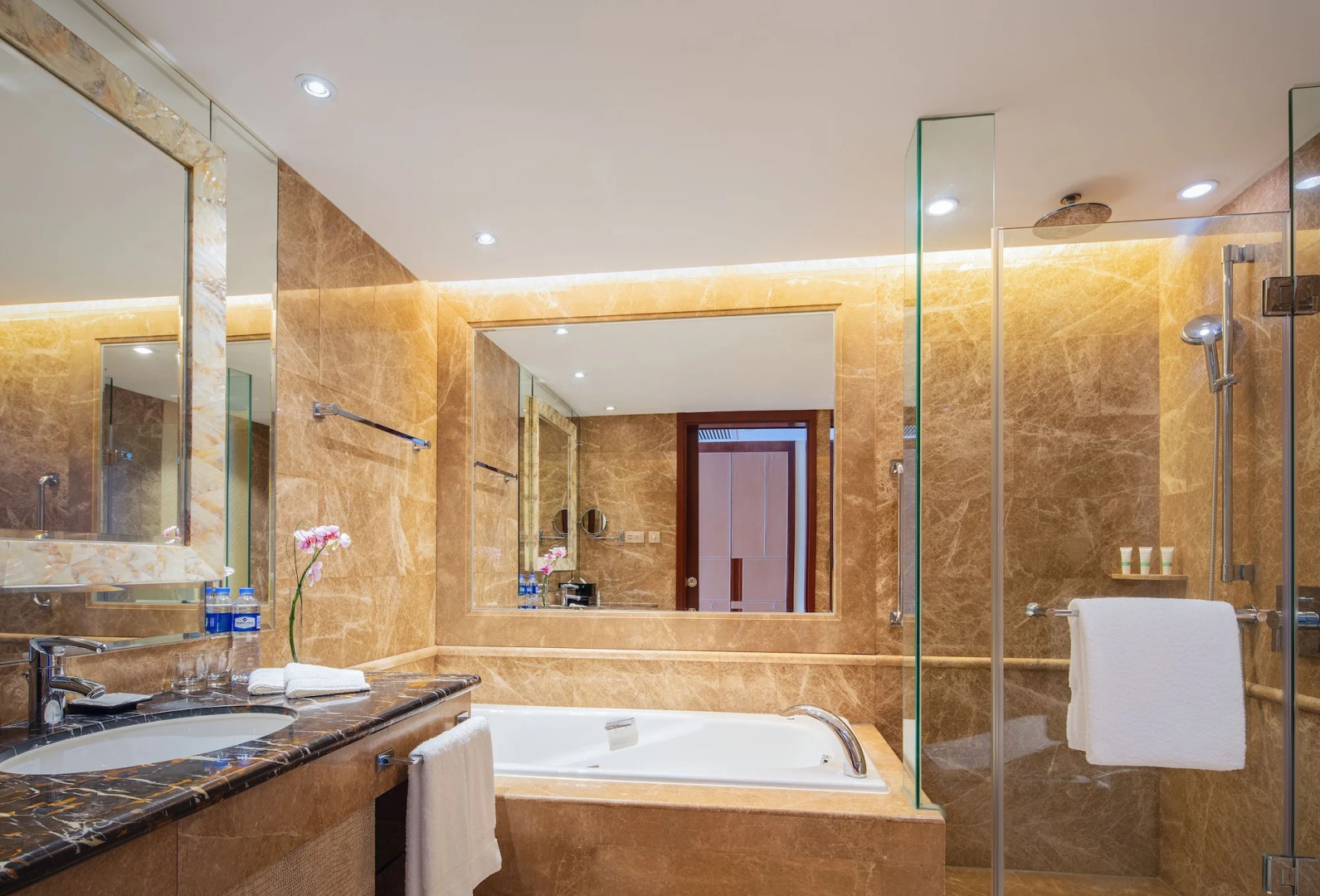 New World Dalian Hotel