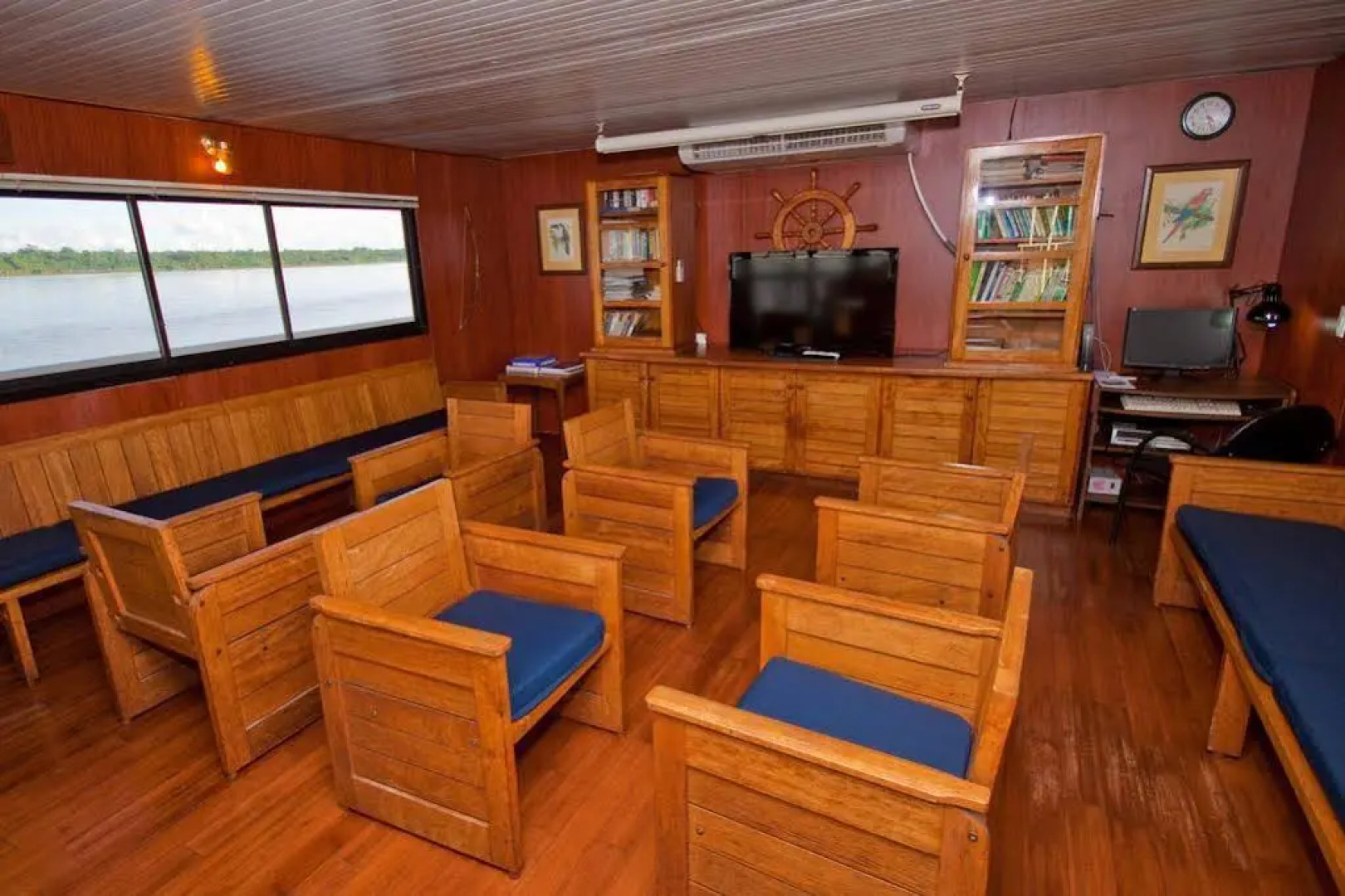 Manatee Amazon Explorer