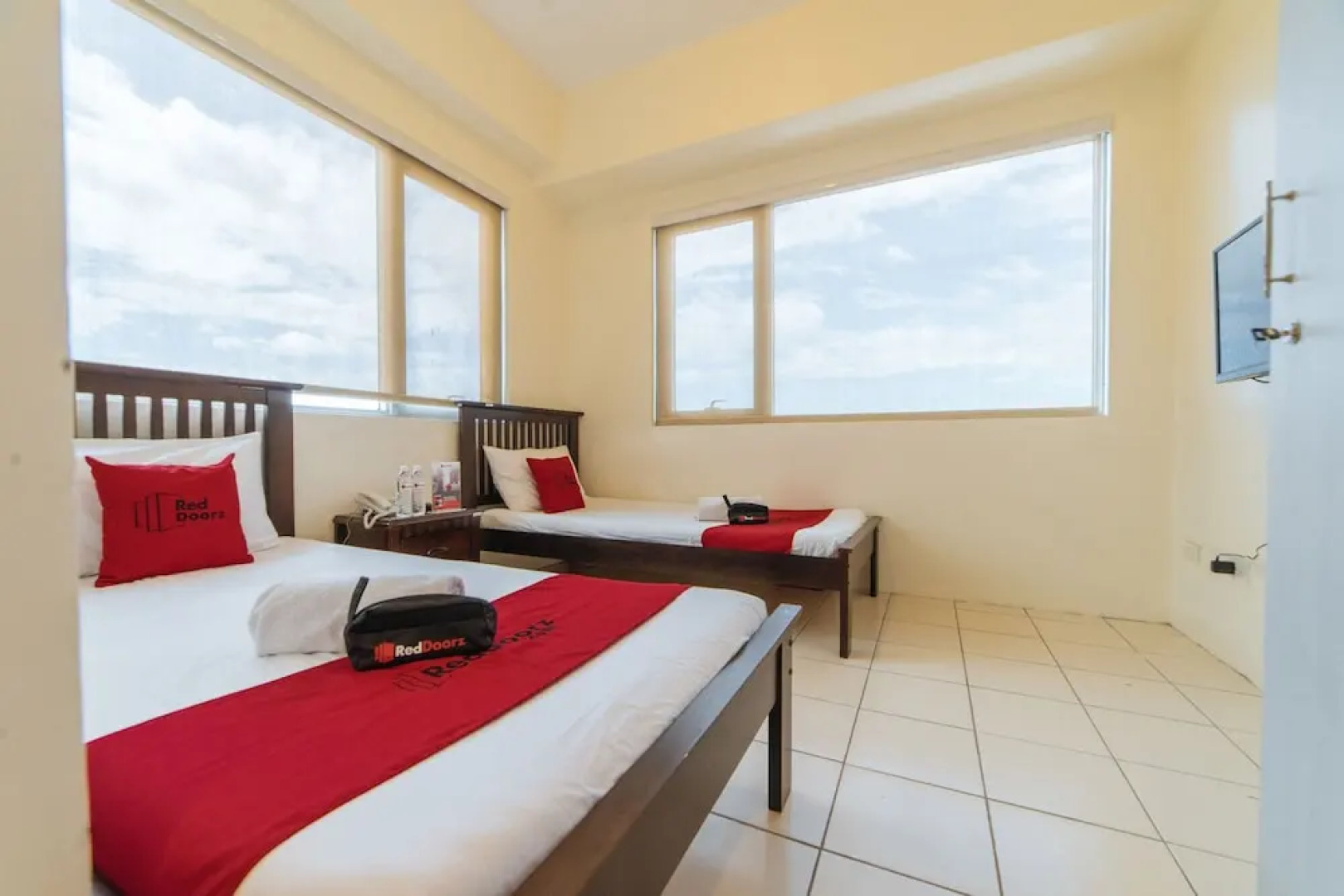 ZEN Rooms Golden Panda QC