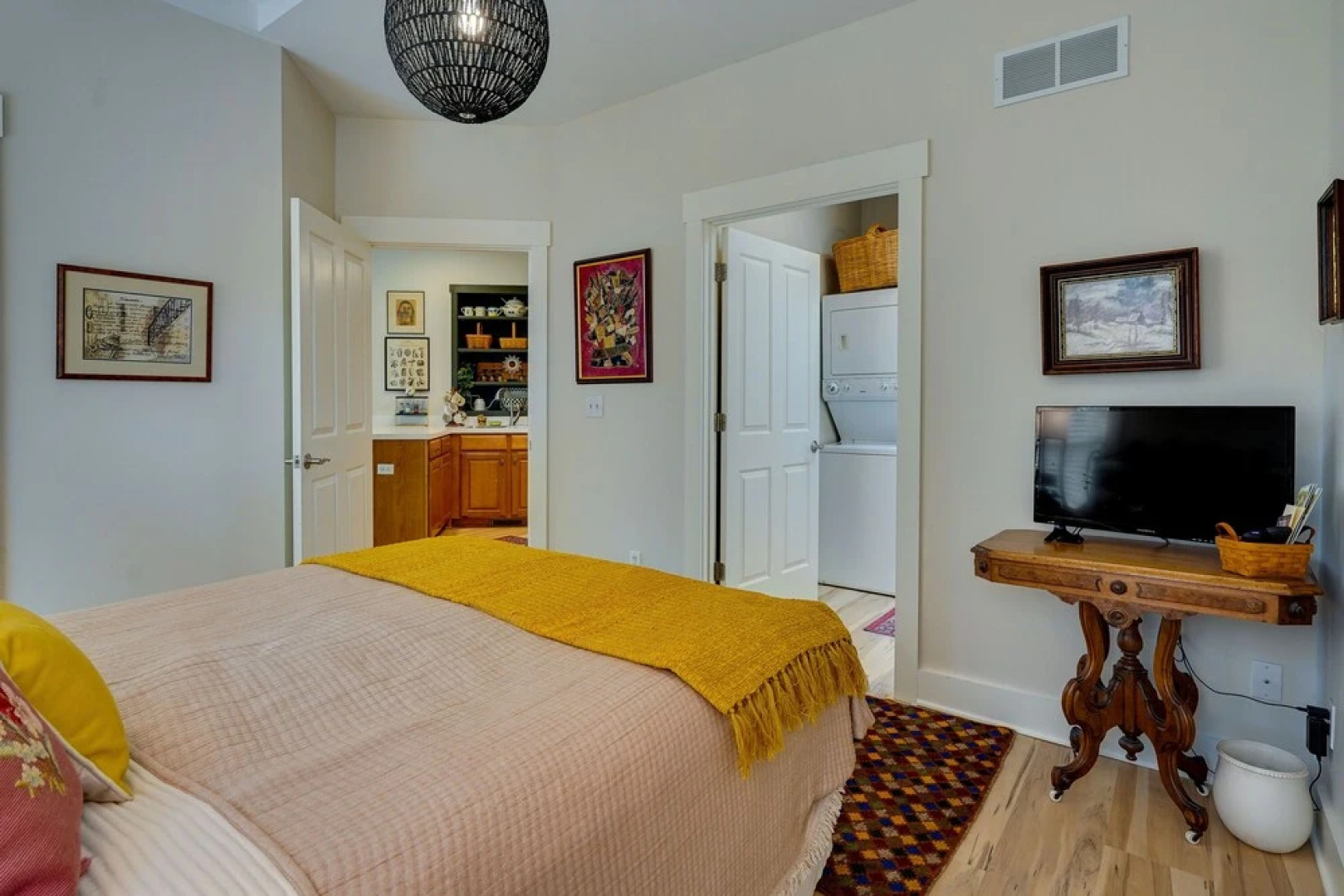 Charming Granville Home w/ Porch - Walk Downtown!