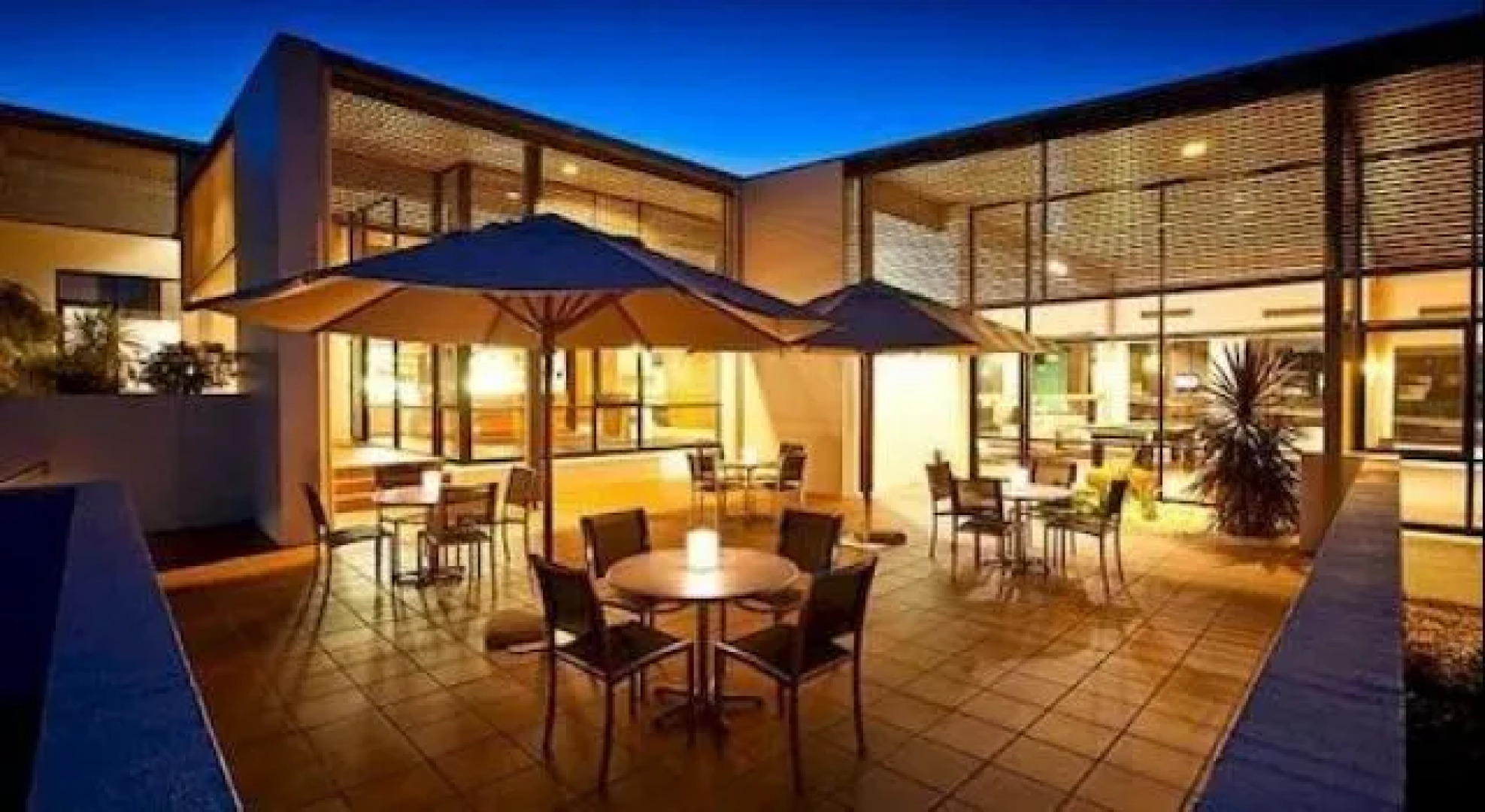 Deakin Management Centre