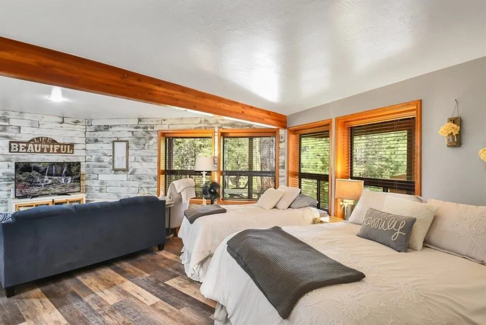 Cozy Hilltop Retreat