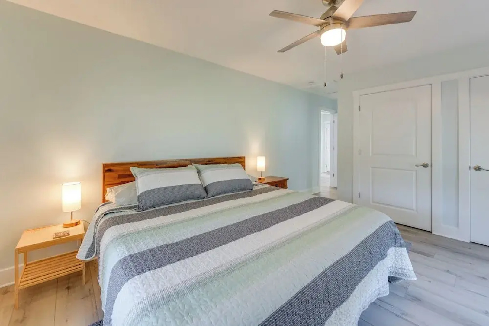 5 Mi to Dtwn Beaufort: Home w/ Screened-in Patio