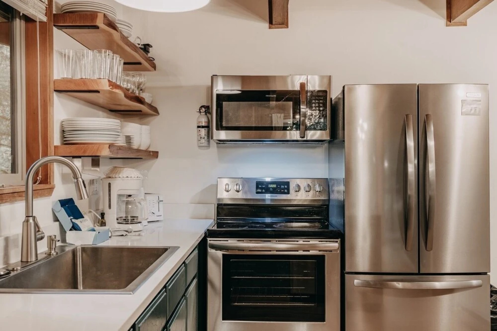 27gs - Bbq - Pets Ok - Wifi - Sleeps 10 3 Bedroom Home by RedAwning