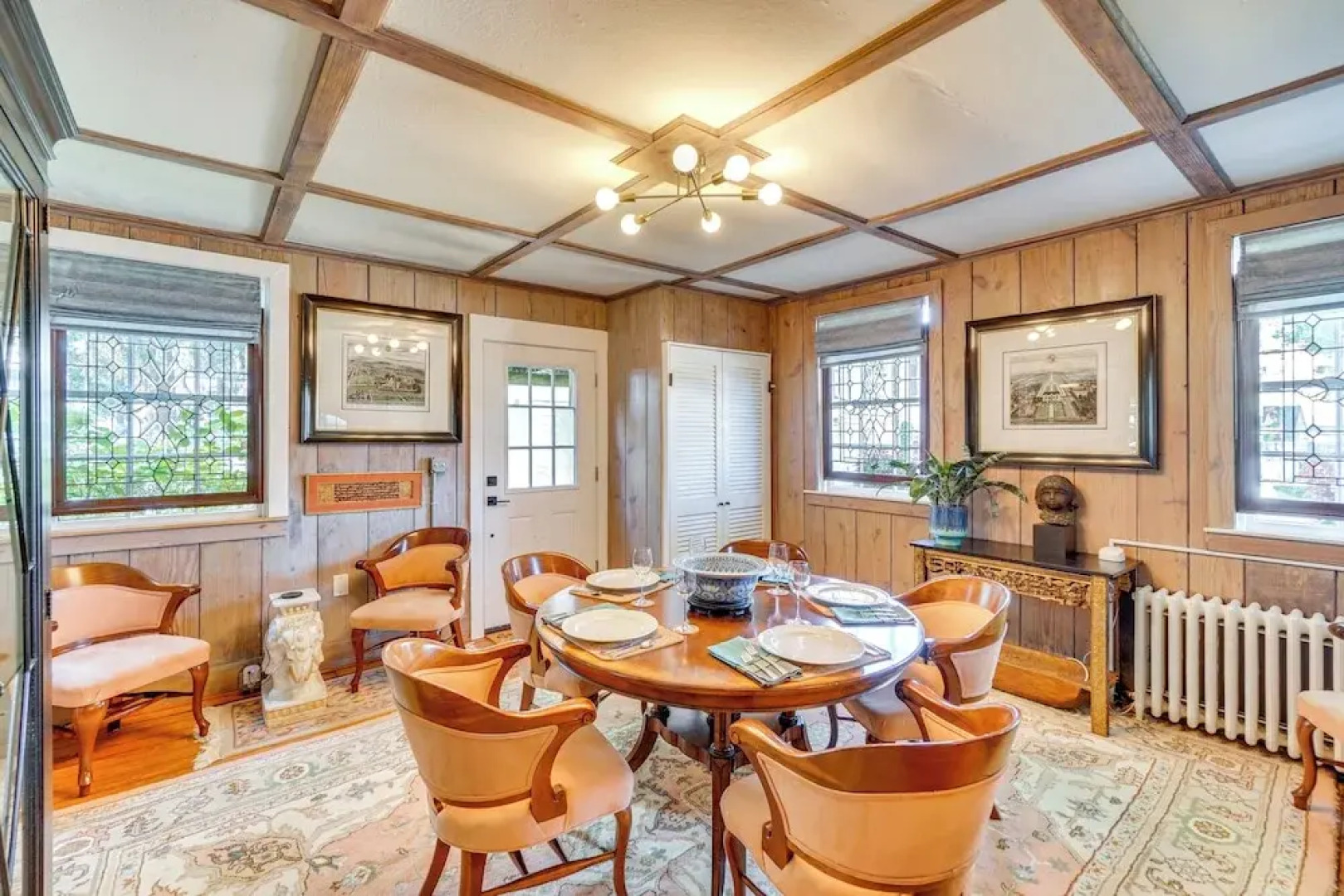 Cottage w/ Furnished Patio & Garden: Dtwn Leesburg