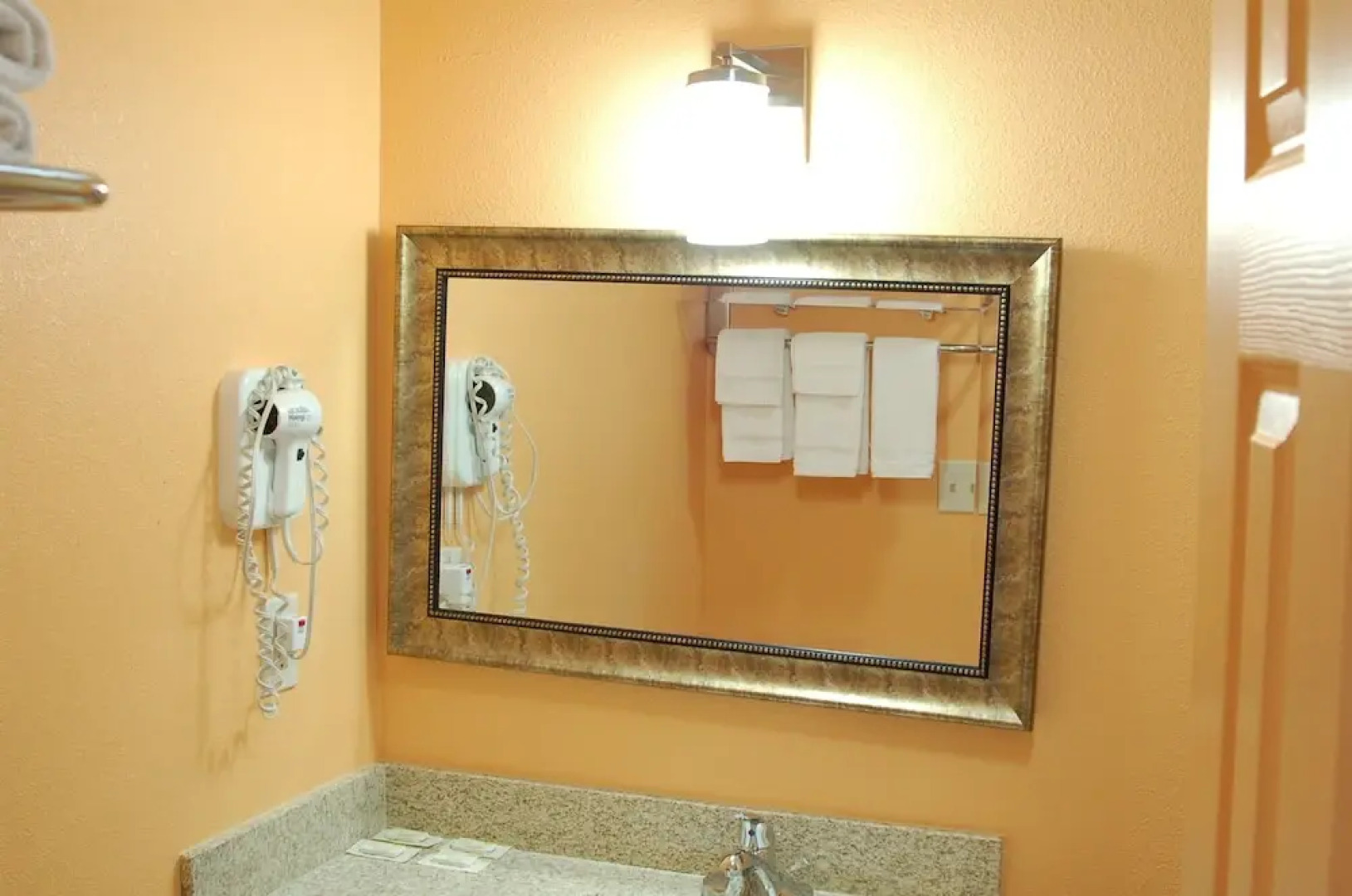 BLUE SKY INN Glens Falls-Saratoga-Lake George