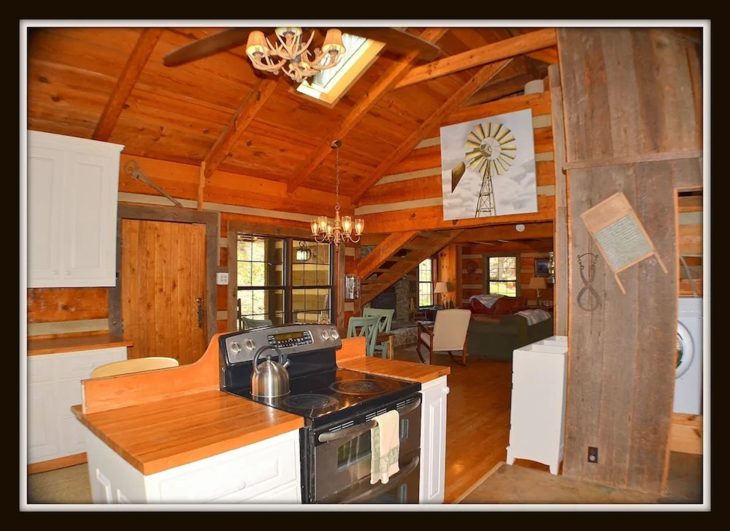 Logged Inn - 3 Br cabin by RedAwning