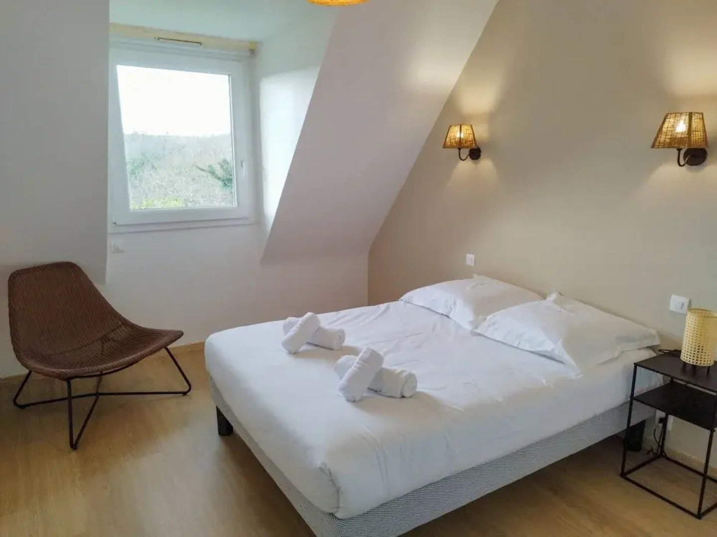 House in Breles Near Rock Beach & Amusement Park