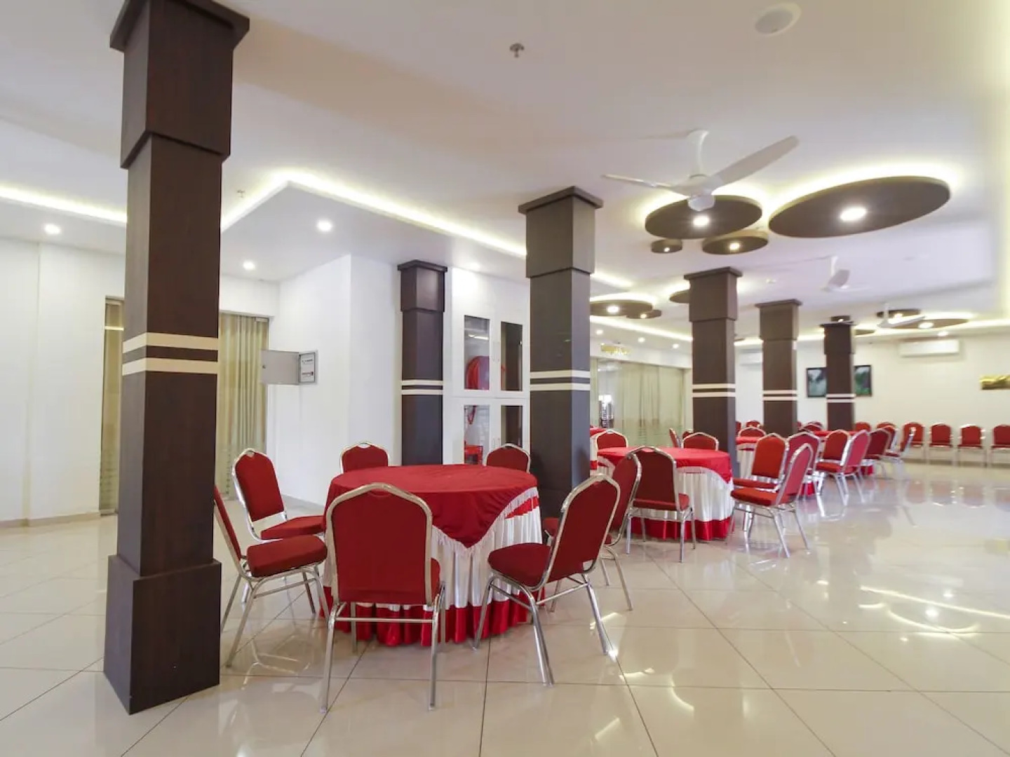 Capital O 29700 Le Moshe Inn