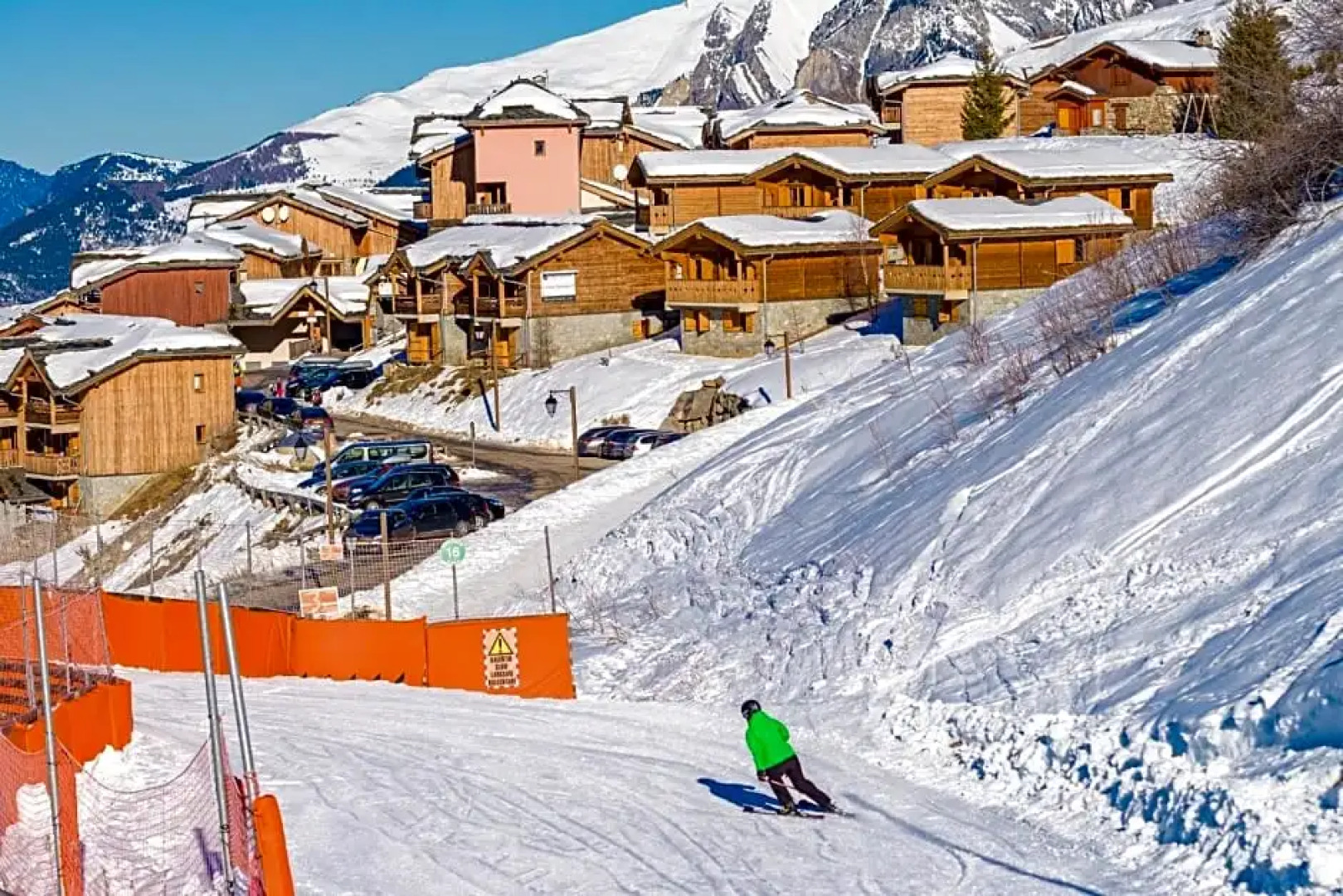 Skissim Select - Chalets Le Grand Panorama II 3* by Travelski