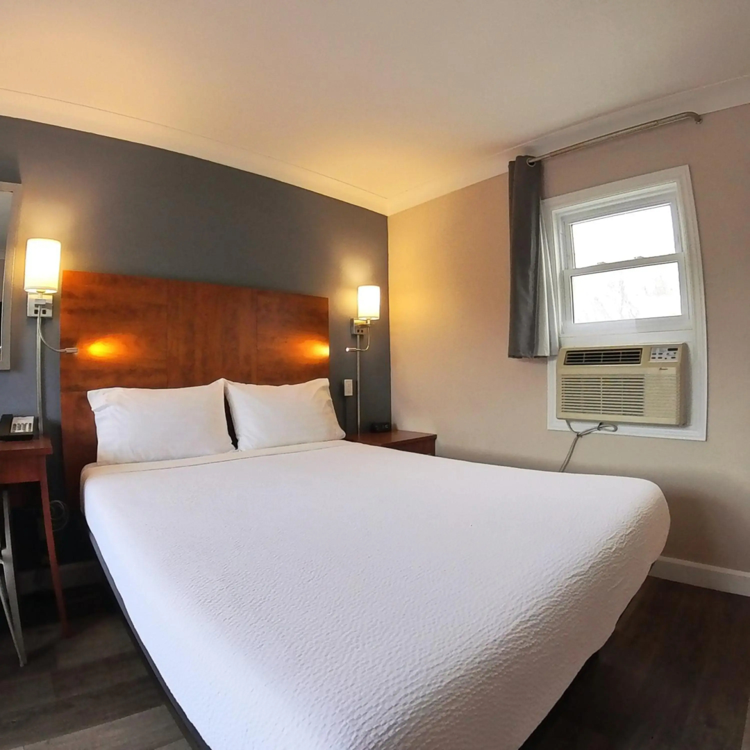Moonlight Inn and Suites