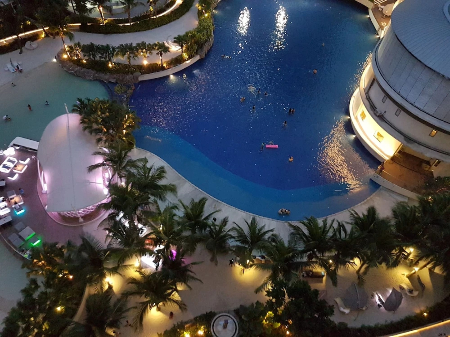 Maui Condotel @ Azure Urban Resort Residence