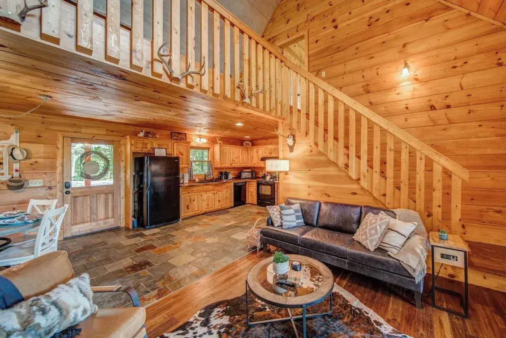 Gorgeous & Secluded 3 BDR Cabin in Mineral Bluff!