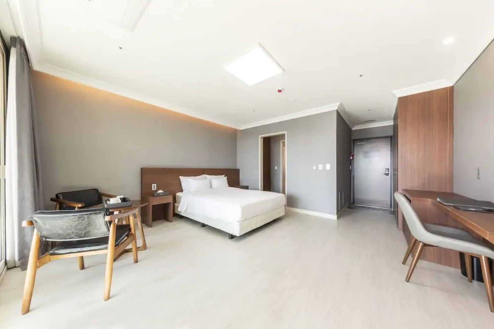 Baekhak Jayuro Resort