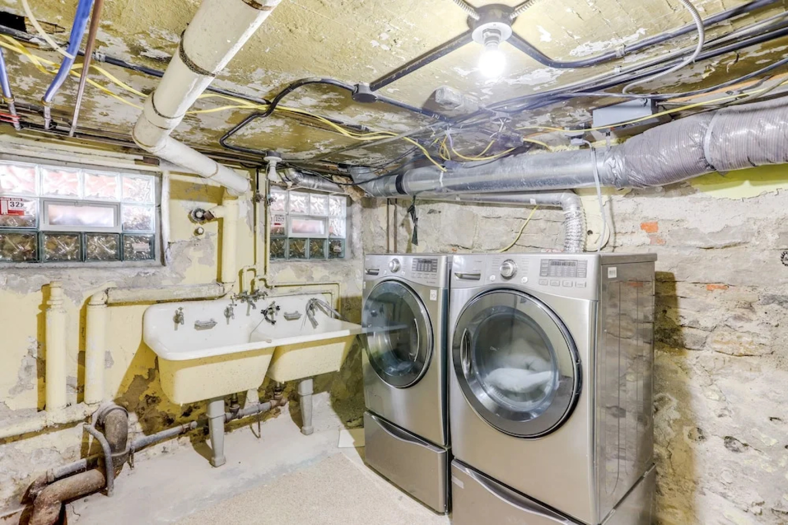 Historic Tiffin Home ~ Half Mi to University!