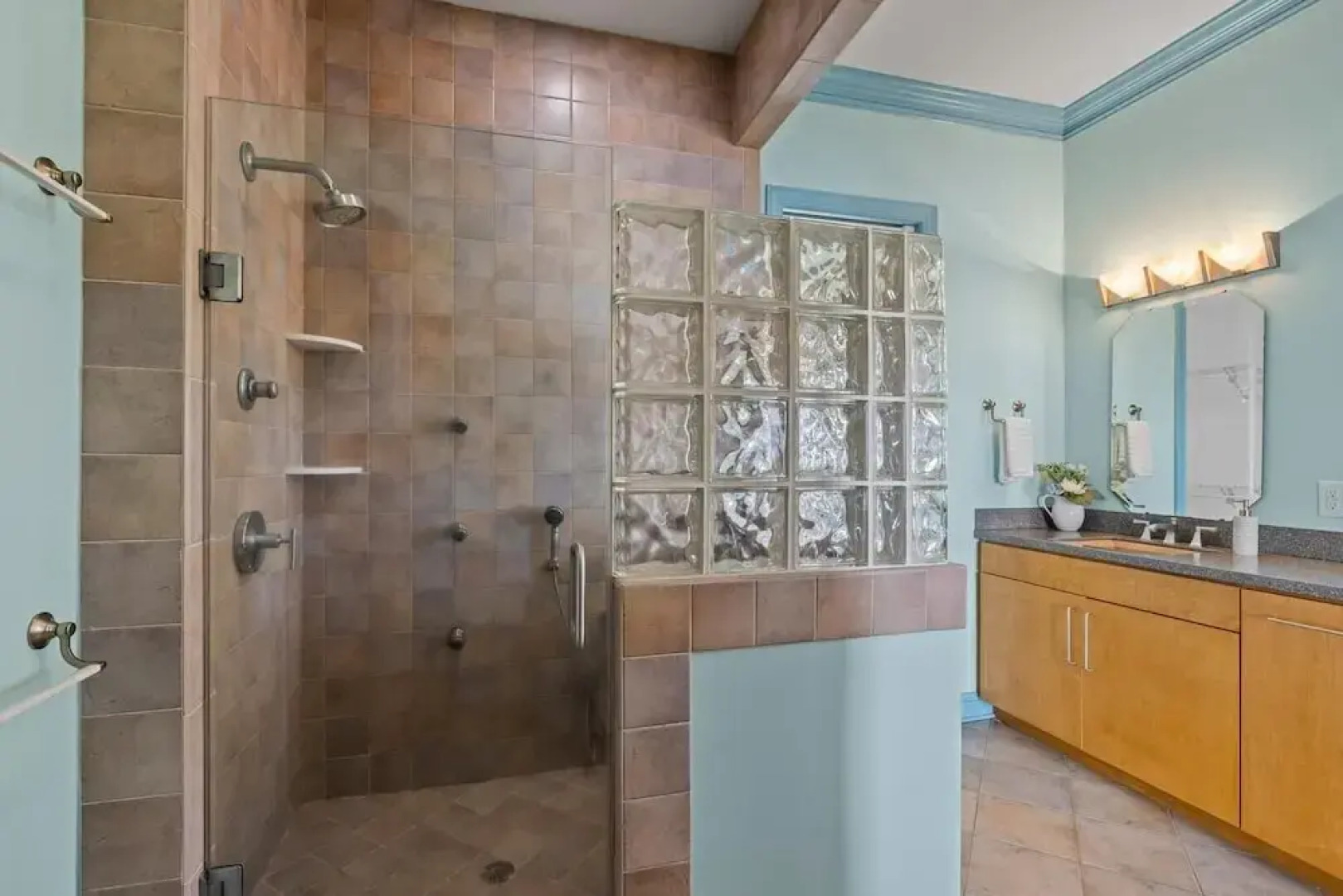 The Island House 5 Bedroom Home by RedAwning