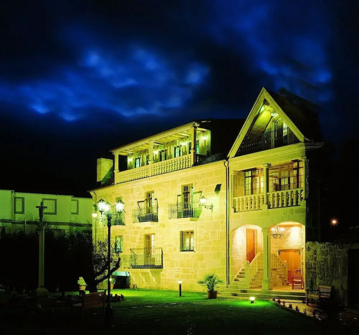 Rusticae Casa Antiga do Monte