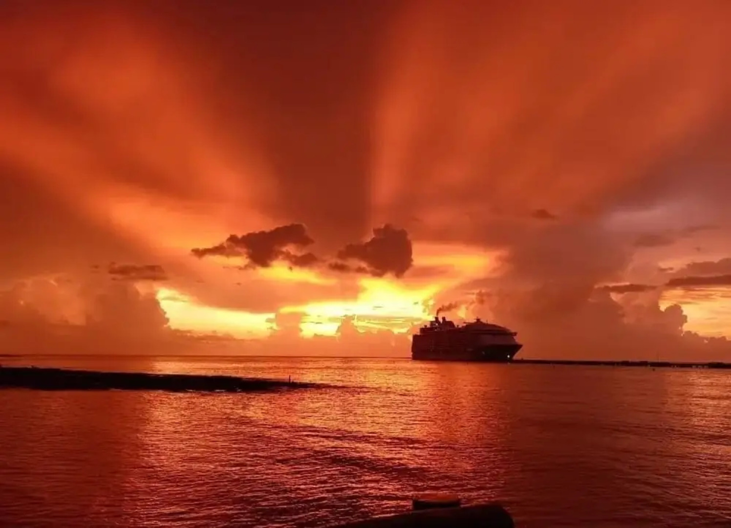 Maha Sand Suites Hostel & Hotel