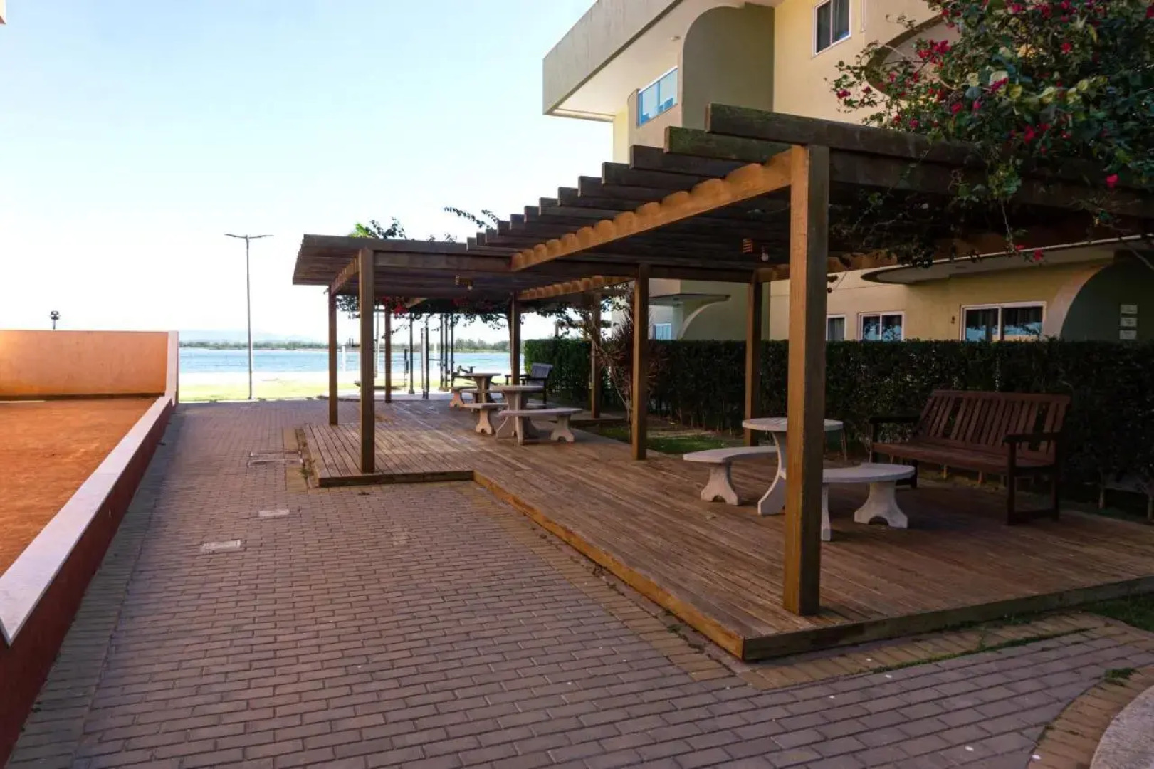 Apê aconchegante condomínio beira lagoa c/piscina