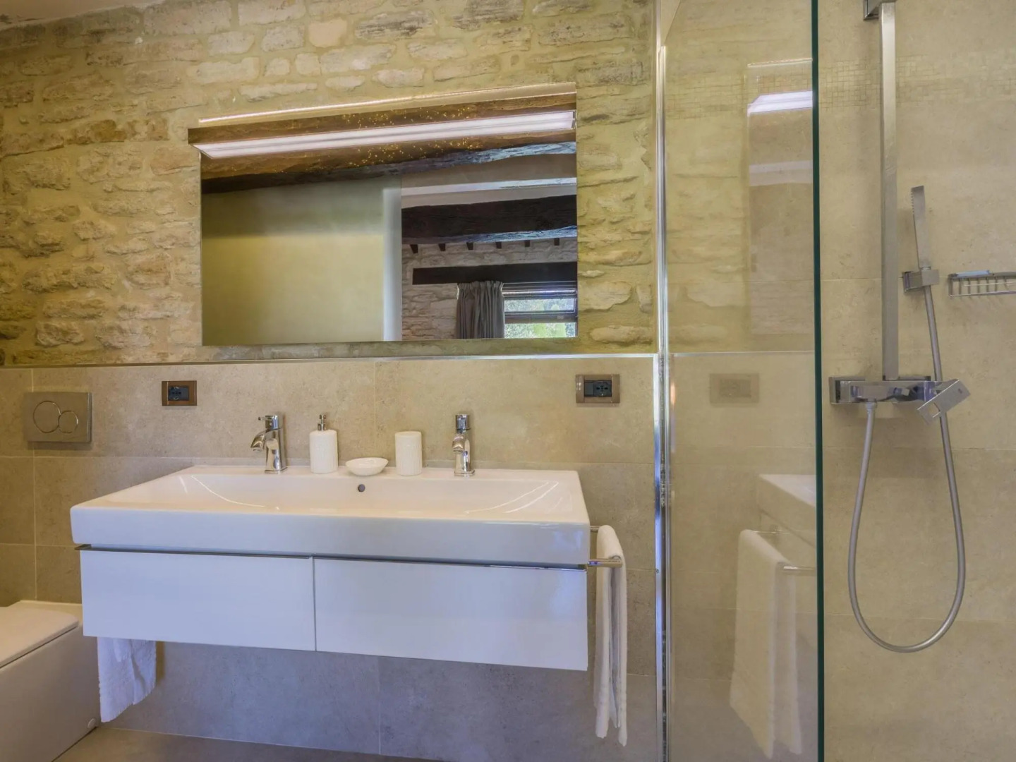 Exclusive Outdoor 2 Bubble Baths, Heated Pool, Gym