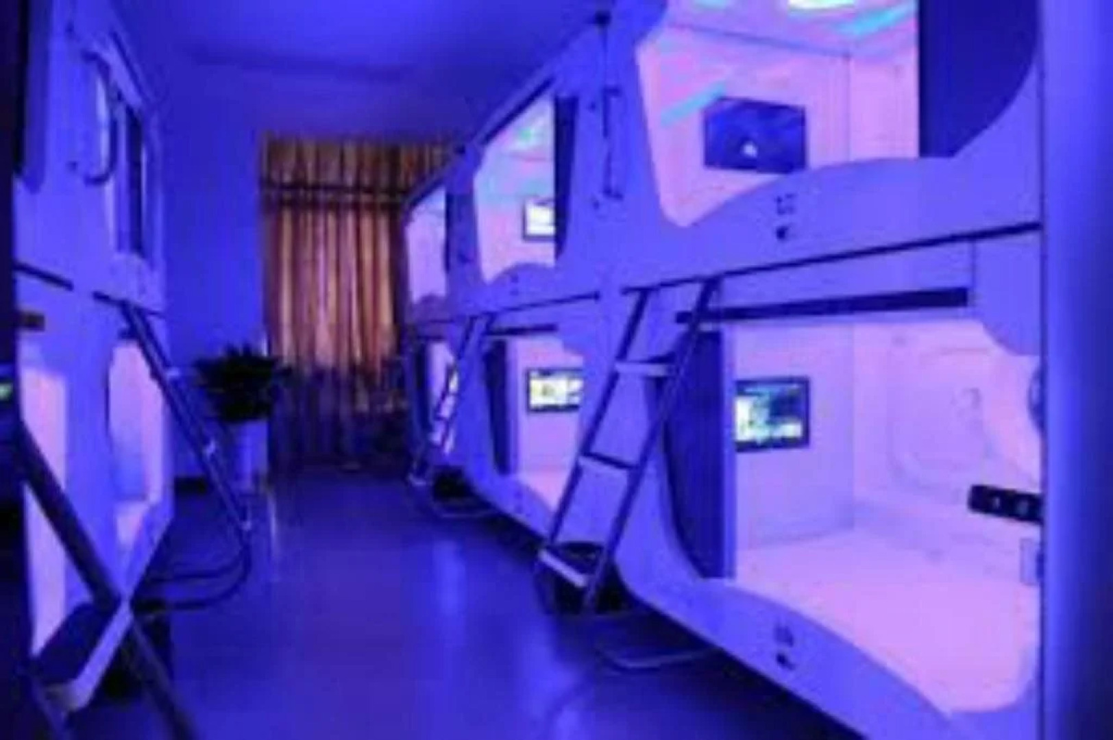 Hangzhou Space Capsule Hotel