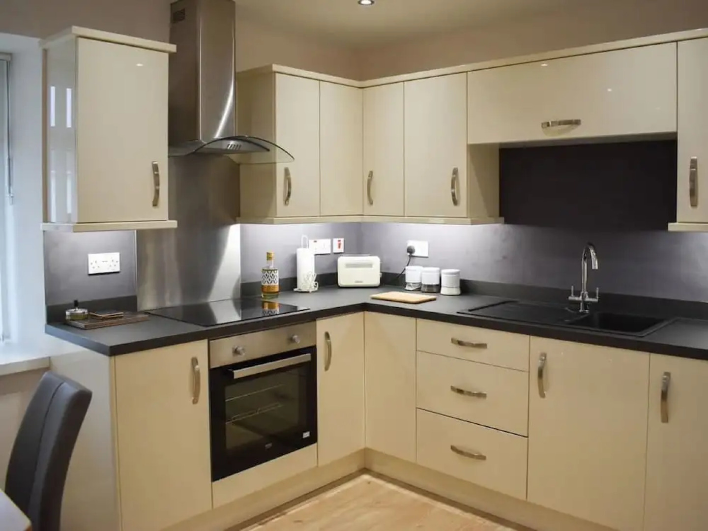 Rose Cottage Captivating 1-bed Cottage in Bangor