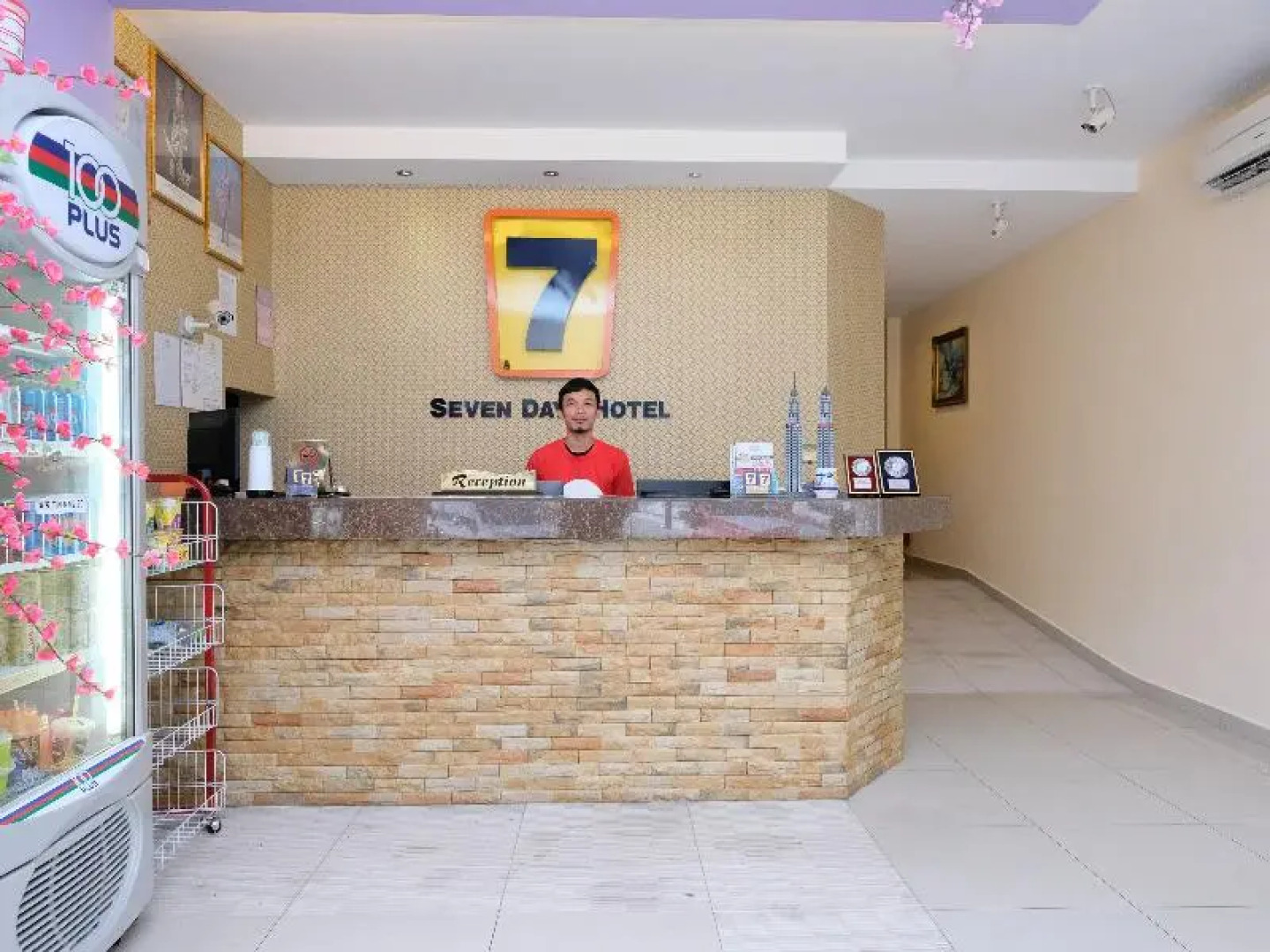 Super OYO 635 Seven Days Hotel