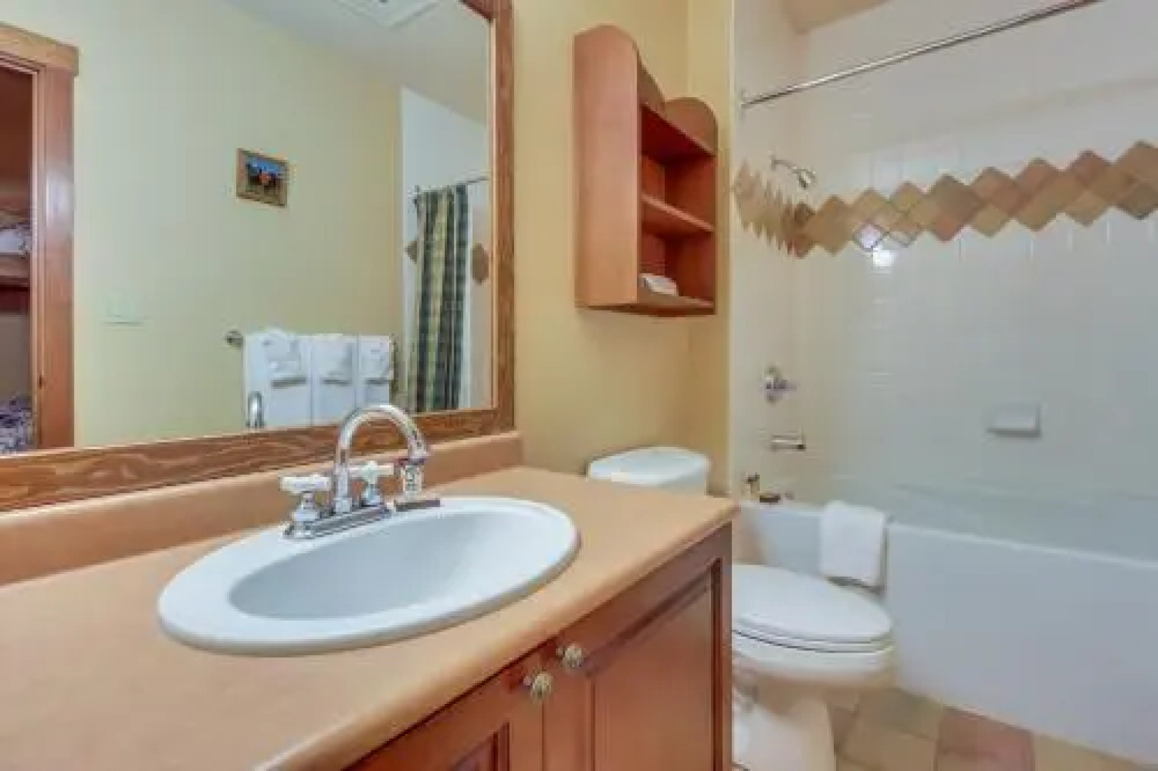 Powderhorn Lodge 107: Columbine Suite