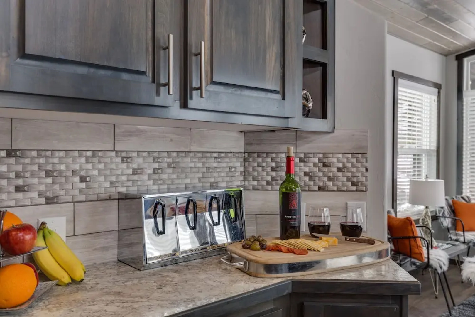 Hickory-dickory Hollow