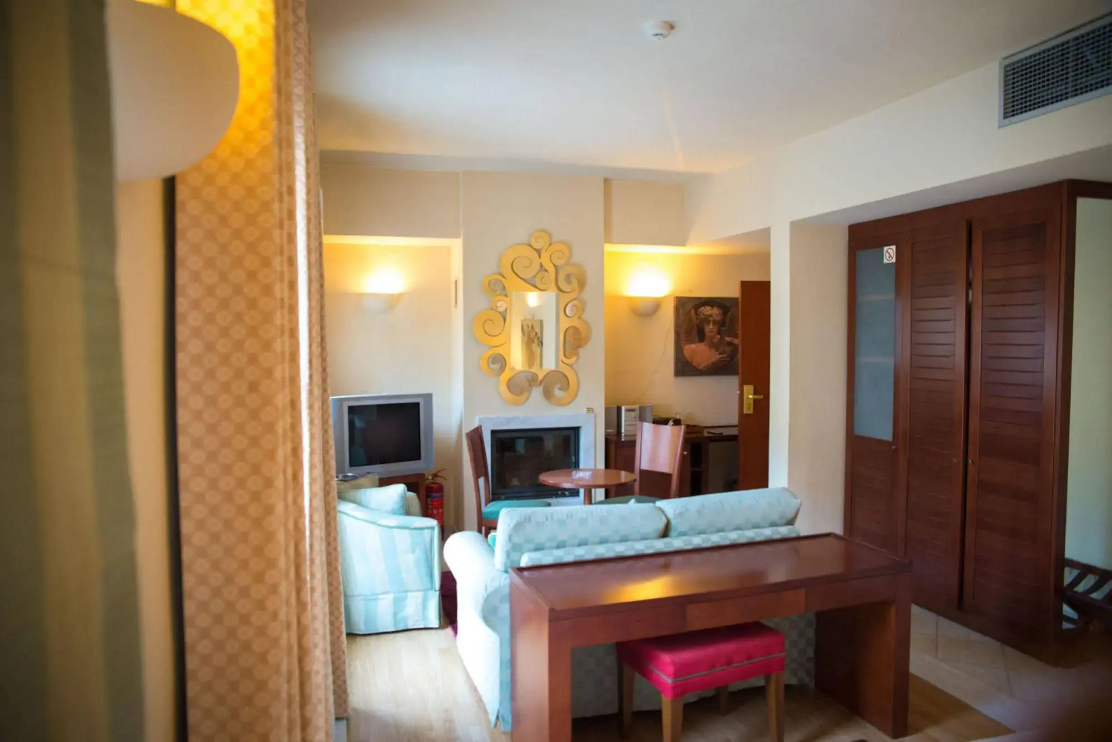 Maritsas Hotel & Suites