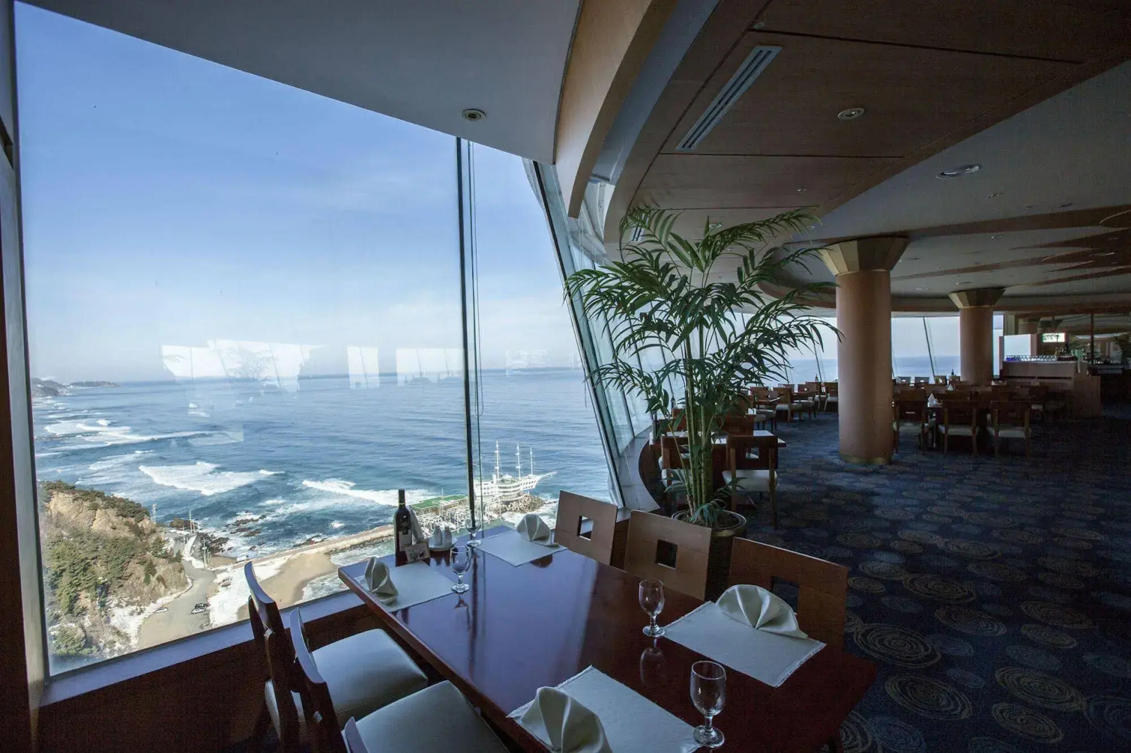 Sun Cruise Resort and Yacht