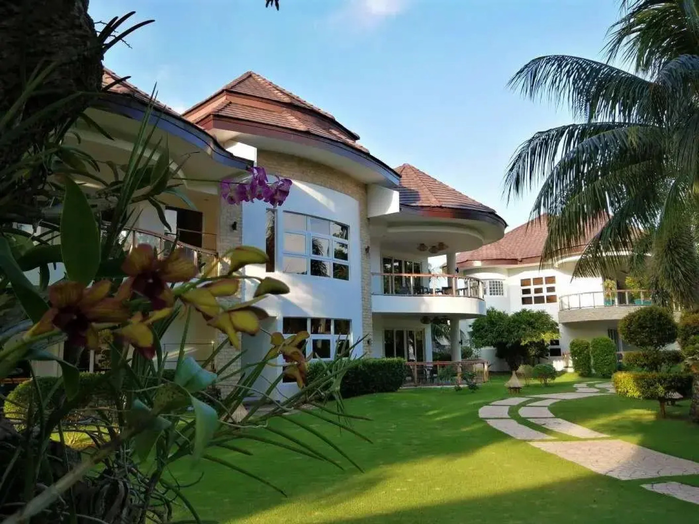 Vida Homes Condo Resort