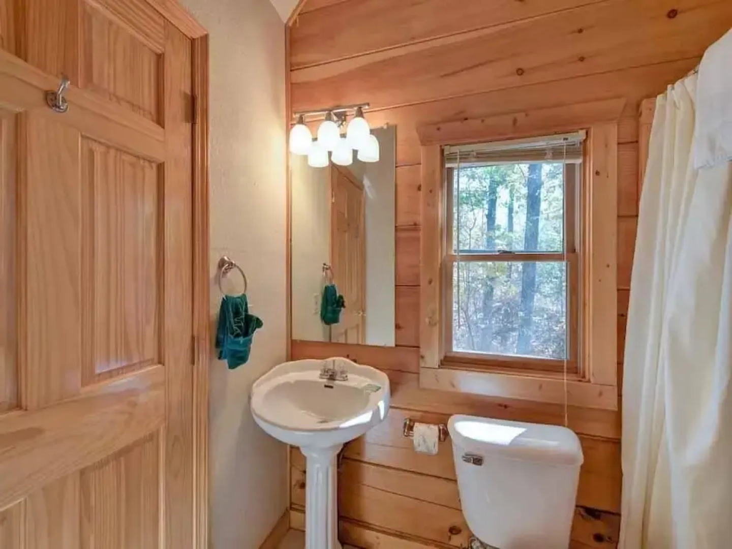 Unbridled Spirit 5 Bedroom Home with Hot Tub