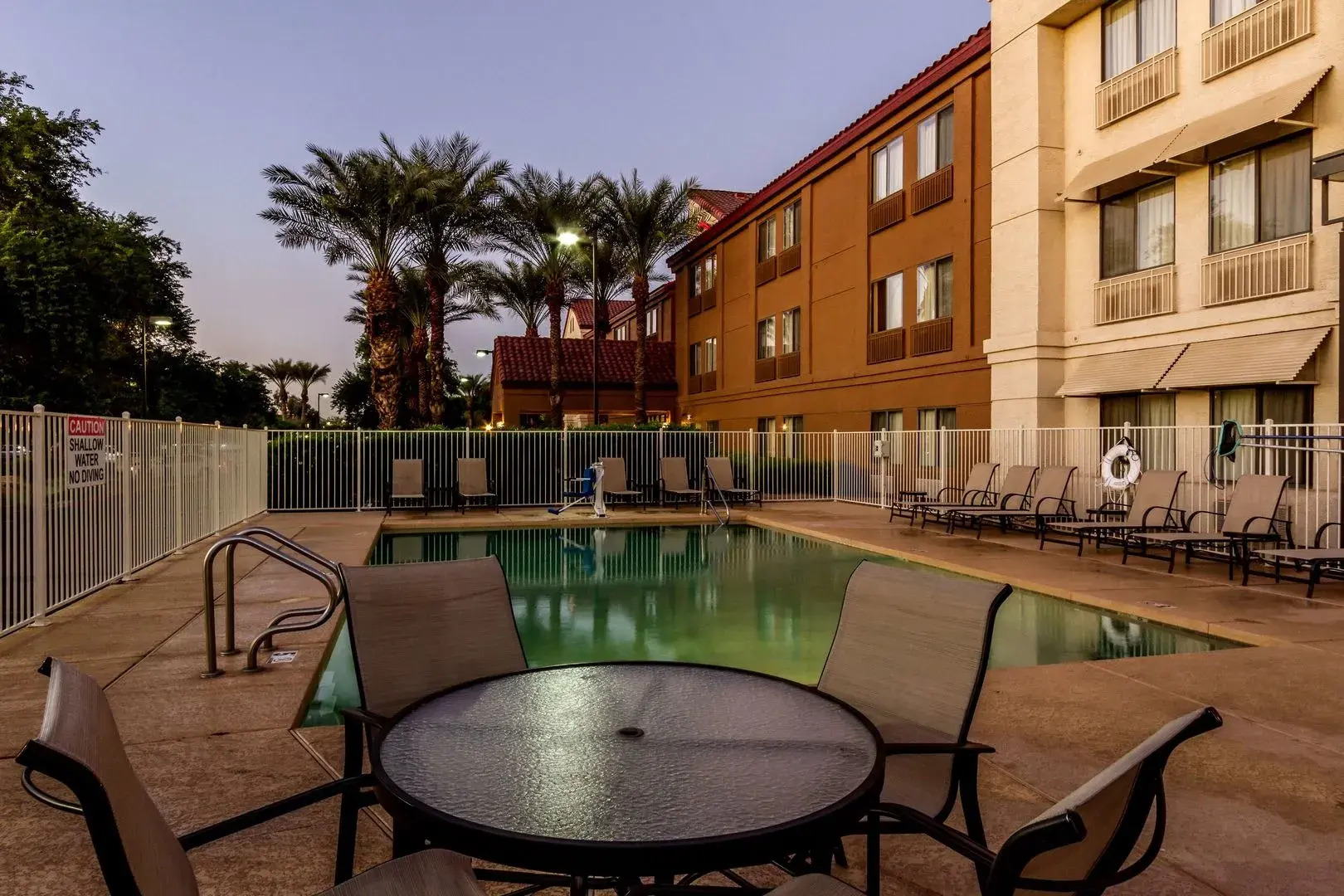 Red Roof Inn PLUS+ Tempe - Phoenix Airport