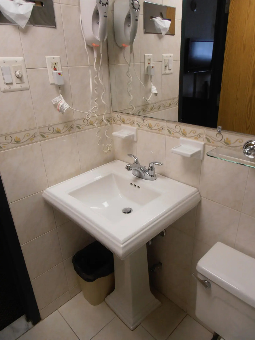 The Floral Park Motor Lodge