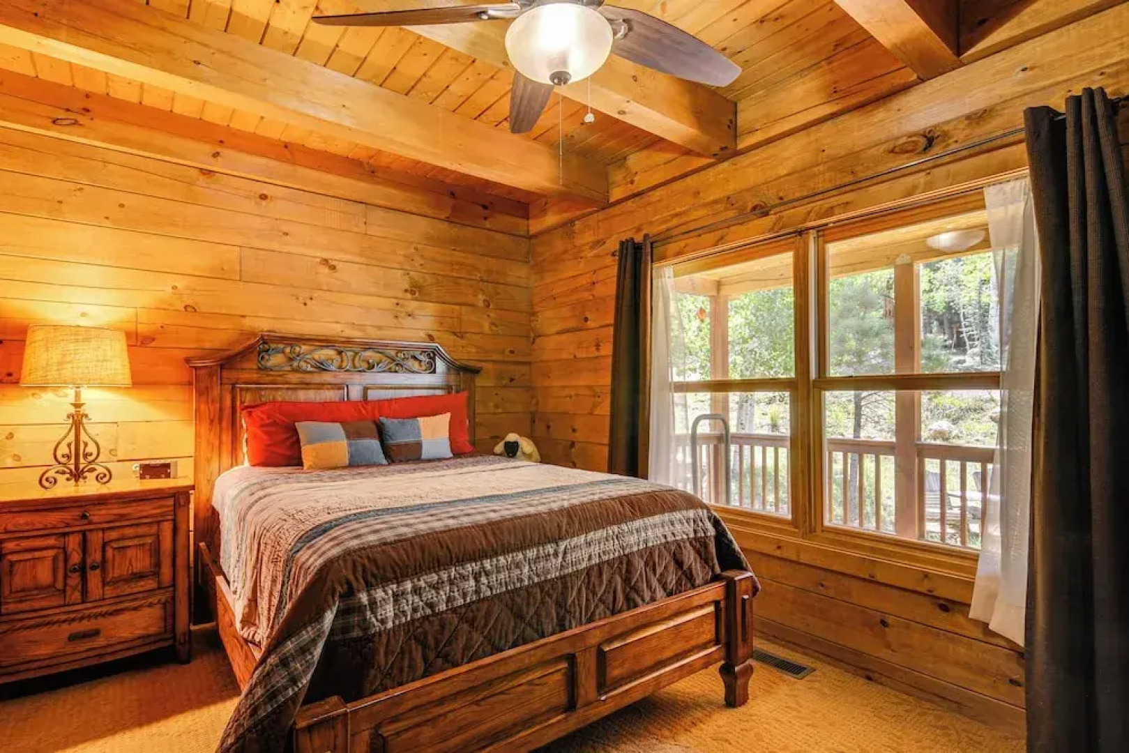 Cozy Family Cabin: Game Room, Near National Parks!