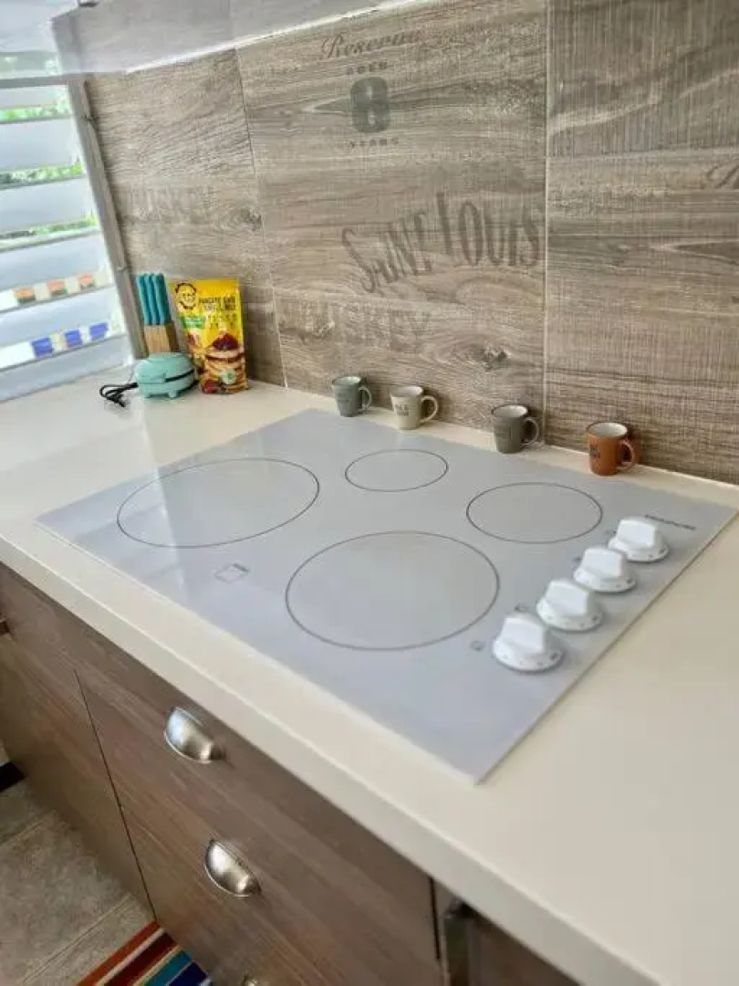 2-BR Modern Oceanfront Apt Steps from Playa Sucia