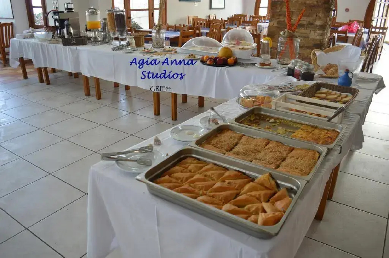 Agia Anna Studios & Apartments